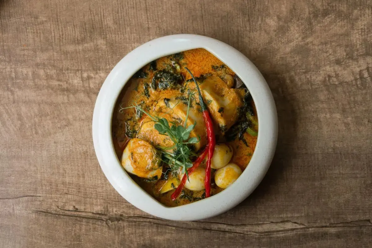 Der Tintenfisch Kalio in seinem Curry